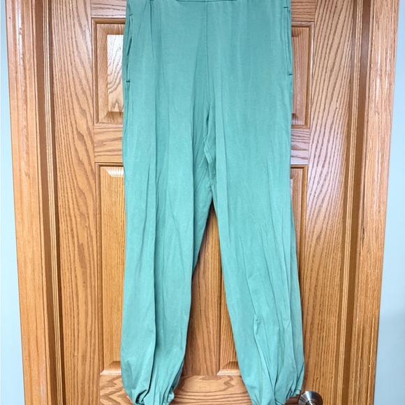 Hot shot pants in Evergreen - Picture 5 of 8